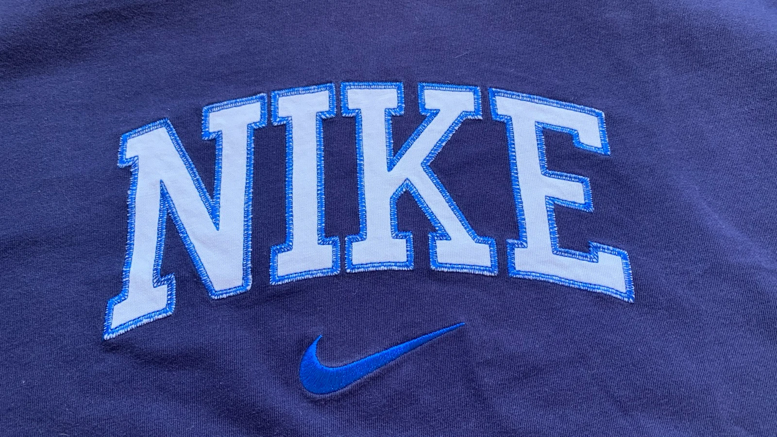 Vintage Nike Sportswear T-shirt in marineblauw – photo 5